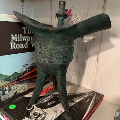 Archaic bronze jue
