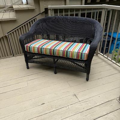 Wicker settee (has extra cushion)