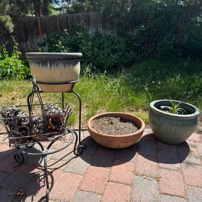 Outdoor pots, plant stands and more (Online)