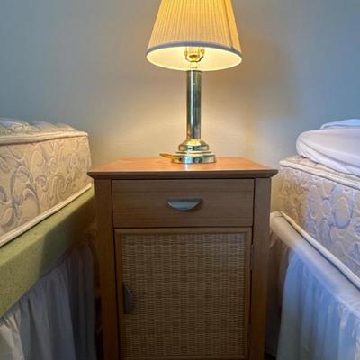 Wicker Side Table with Lamp (Online) 