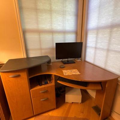 Corner office home set up (Online)