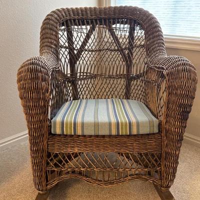 Indoor/Outdoor Wicker Chair (Online)