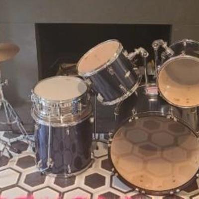 https://auctions4america.proxibid.com/Auctions-4-America/12-000-Square-Ft-Estate-Coming-Down/event-catalog/280609
