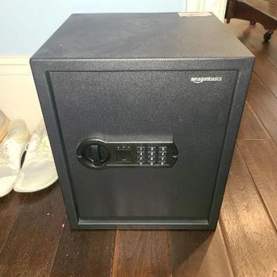 https://auctions4america.proxibid.com/Auctions-4-America/12-000-Square-Ft-Estate-Coming-Down/event-catalog/280609