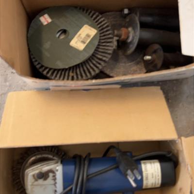 Angle Grinder And Assorted Discs 
