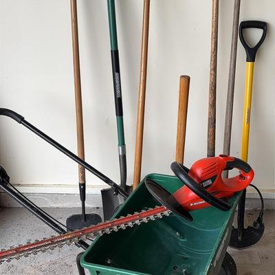 Assorted Lawn Tools Lot 