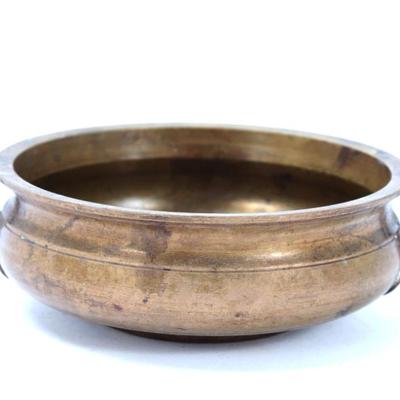 Lot 377 chinese bronze bowl with buckle loop handles