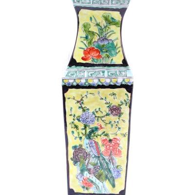 Lot 402 beautiful yellow ground chinese porcelain vase