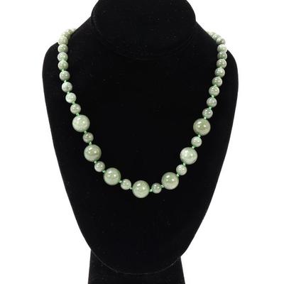 Lot 98 lovely chinese light green jade style necklace