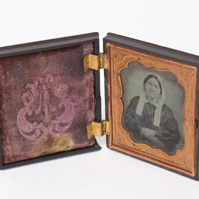 Lot 500 antique photo frame of female