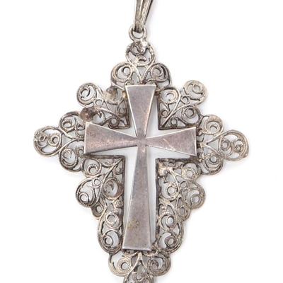 Lot 139 sterling silver openwork cross pendant 4g