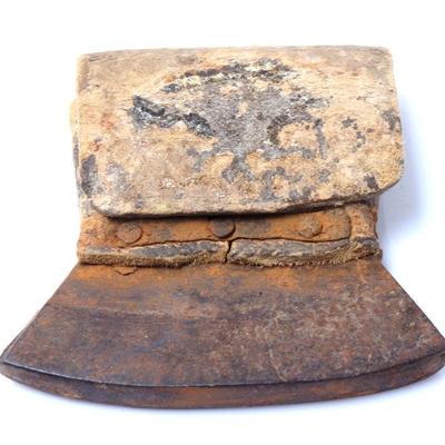 Lot 330 tibetan leather steel fire starter