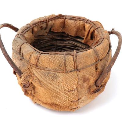 Lot 485 vintage primitive folk art hand woven palm bark basket