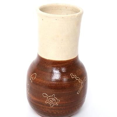 Lot 452 ojibwa incised vase circa 1990's, valerie whetung