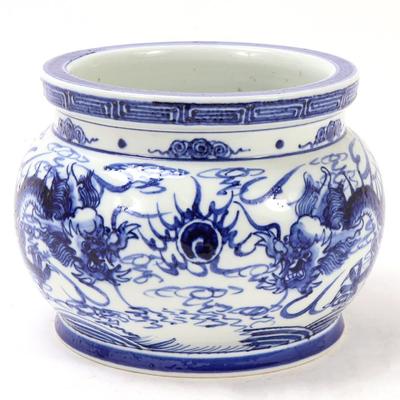 Lot 405 chinese blue white porcelain planter