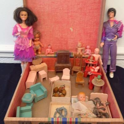 Vintage Dolls And Furniture 