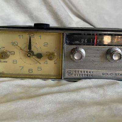 Vintage GE AM/FM Radio