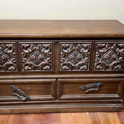 Lane cedar chest