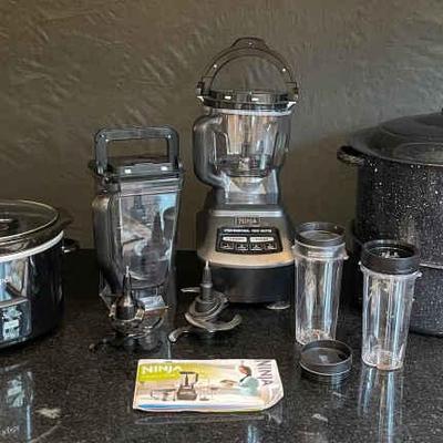 Ninja crockpot and steam pot