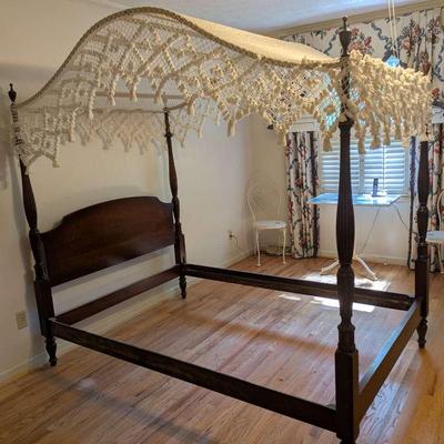 Bedframe (Full Size) With Fishnet Bed Canopy