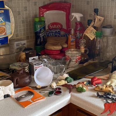 Kitchen Accessories, Cutting Boards, & Linens
