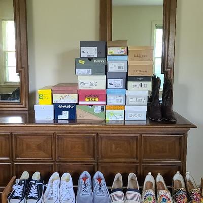 Women's Shoes Sizes 7 & 7 1/2 Featuring Etienne Aigner 