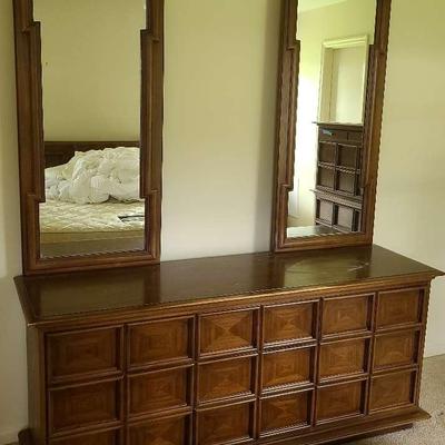Thomasville Dresser with His and Hers Mirrors 