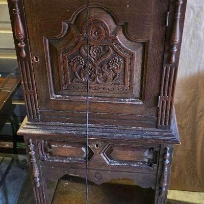 Antique Wooden Jewlry Safe