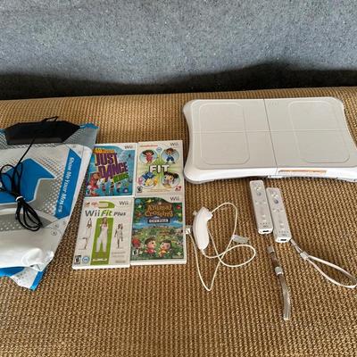 Nintendo Wii Balance Board | 4 Games | 2 Controllers & 1 Nunchuk | Dance Revolution Pad