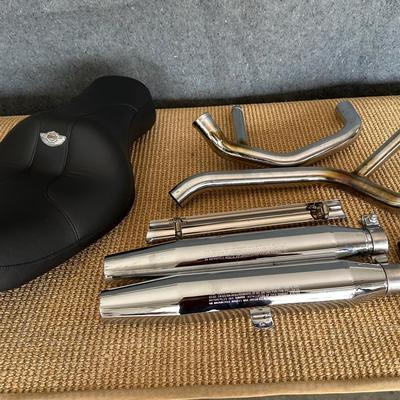 Harley-Davidson XL883/1200 Parts Lot | Seat, Exhaust Systems 65613-97, Pipes & Pegs

