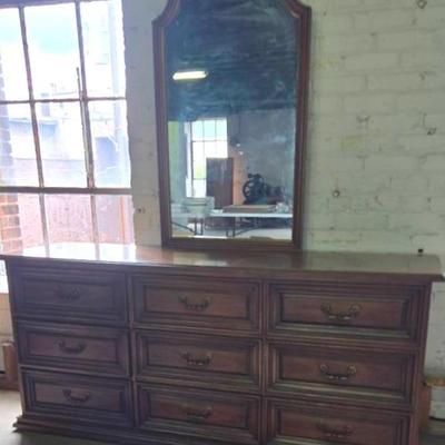 Henredon Nine Drawer Dresser With Mirror