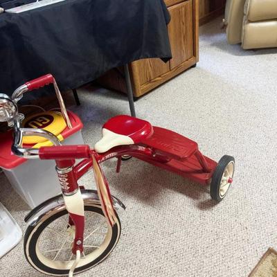 Vintage Metro Radio Flyer tricycle