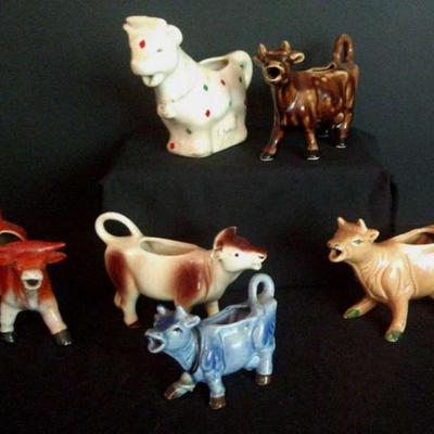 Vintage ceramic cow creamers