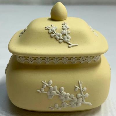 Wedgwood Yellow Jasperware Primrose Pagoda Box w/Prunus Blossom 