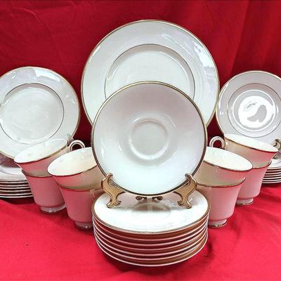 40pc Royal Doulton Romance Collection "Heather" Bone China Set