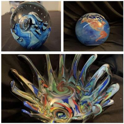 Murano Style Blown Glass Dish + 2 1989 1990 Glass Paperweights By James Lindbergh/Robert Eickholt