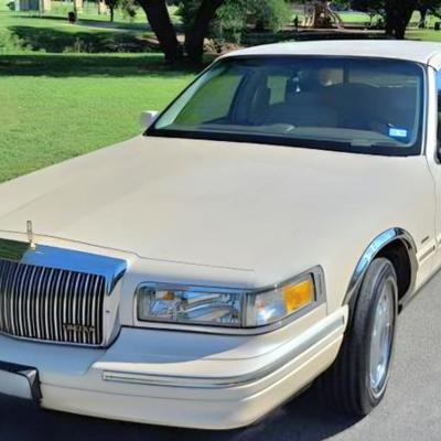 1997 Lincoln Town Car Cartier Designer                                    *Due to space & parking, the car WILL NOT BE ON-SITE...