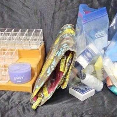Make-up Organizers And Trave Items 