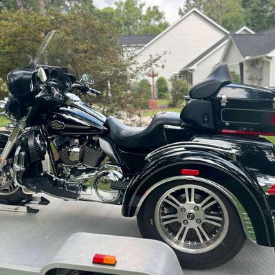 Harley Davidson Tri-Glide Ultra Trike 2012 & Aluma Trike Trailer 