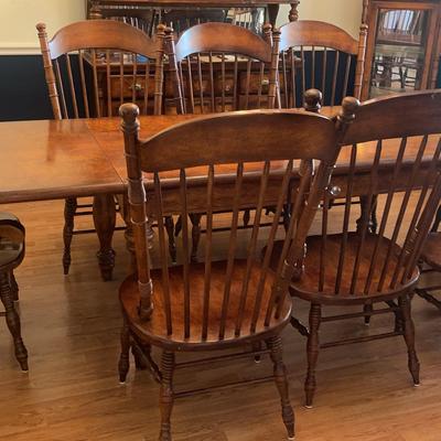 Pulaski Mahogany Solid Wood Table And 8 Chairs