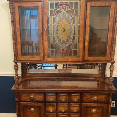 Elegant Pulaski Solid Wood Mahogany Side Table With  Lighted Hutch