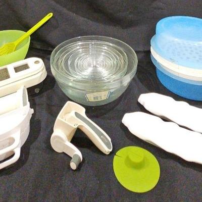 11peice Glass Bowl Set And Kitchen Gadgets 