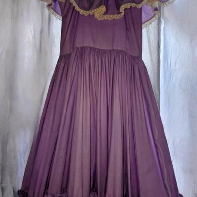 JEN8046 Renaissance Long Purple Dress With Ivory Lace Trim Size Medium $59.99   AAA Vintage Warehouse 712 L And A Rd Suite B Metairie, LA...