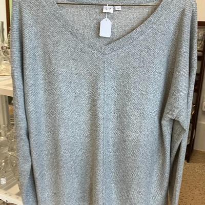 GAP Grey Super Soft XL V-neck Unisex Sweater AAA2591 $25.00  Airline HWY New Orleans LA 70118 By Appointment 10-4 M-S