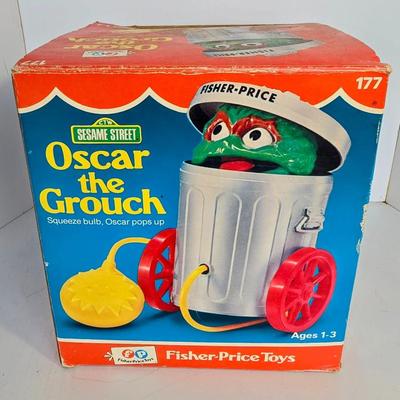 Vintage 1977 Oscar The Grouch, Fisher Price Press and Pop up Childs Toy JEN8008 $28.99