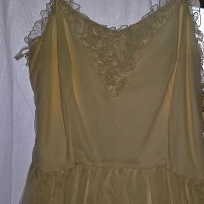 JEN8056 White Long Special Occasion Dress, Ruffled Sweeheart Top Size Small $49.99   AAA Vintage Warehouse 712 L And A Rd Suite B...