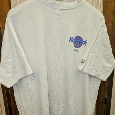 Vintage hard rock cafe paris unisex tshirt, large. jen8018 18.99