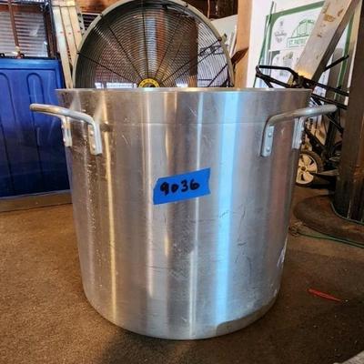 Winco ALHP-140H Heavy-Duty Aluminum 140qt Stockpot with 4 handles lg9036 $174.99