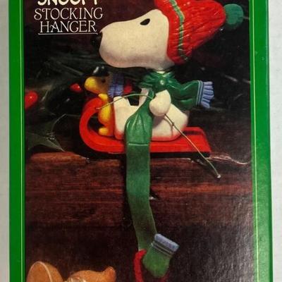 Vintage snoopy stocking holder with 3 plastic ornaments aaa2564 49.99