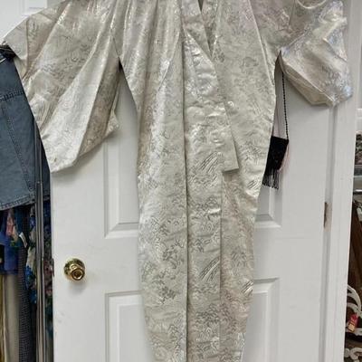 Vintage silver on ivory embroidered yukata size l aaa2337 70.00